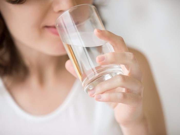Uống đủ nước giúp cơ thể có năng lượng để làm việc tốt hơn